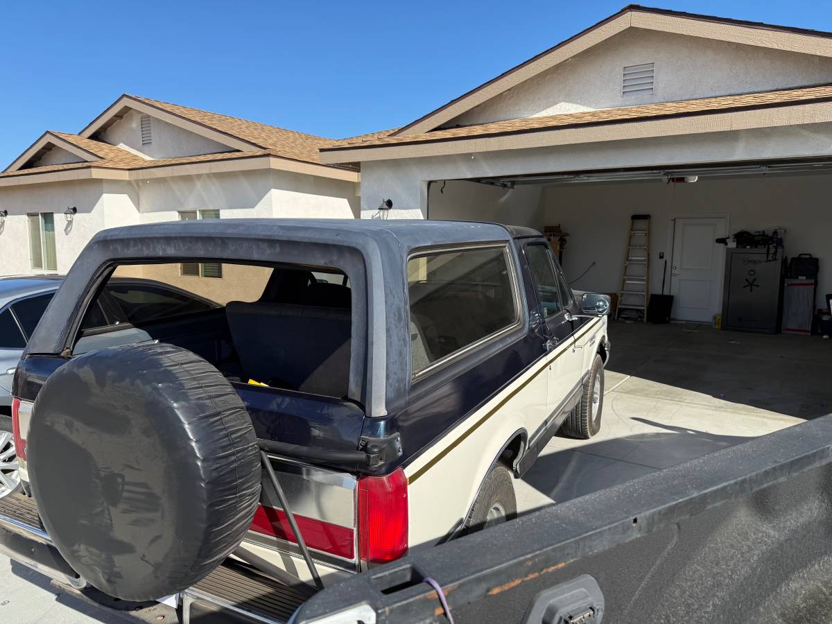 Ford-bronco-xlt-4x4-1989-blue-15