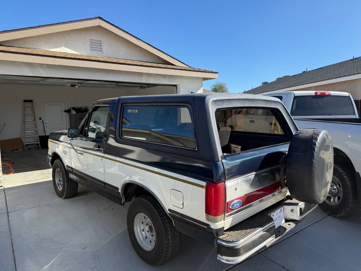 Ford-bronco-xlt-4x4-1989-blue-16