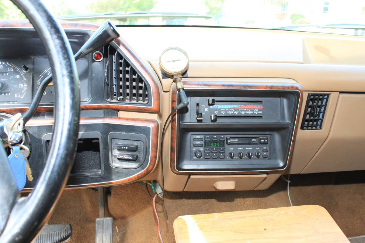 Ford-bronco-xlt-lariat-1989-1