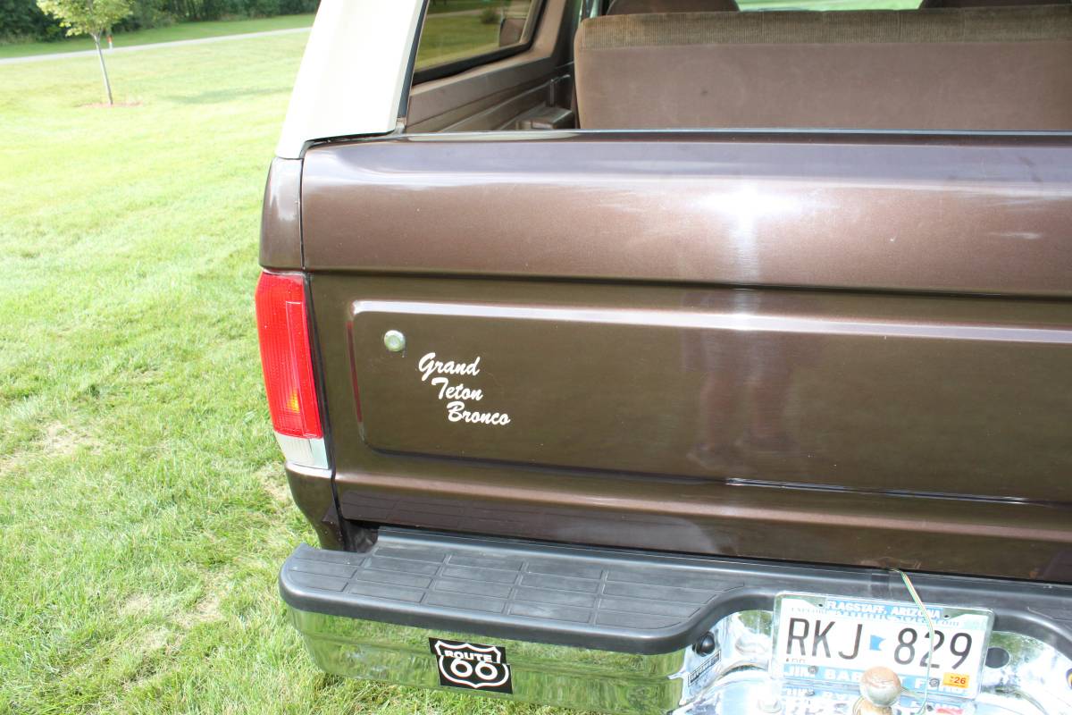 Ford-bronco-xlt-lariat-1989-11