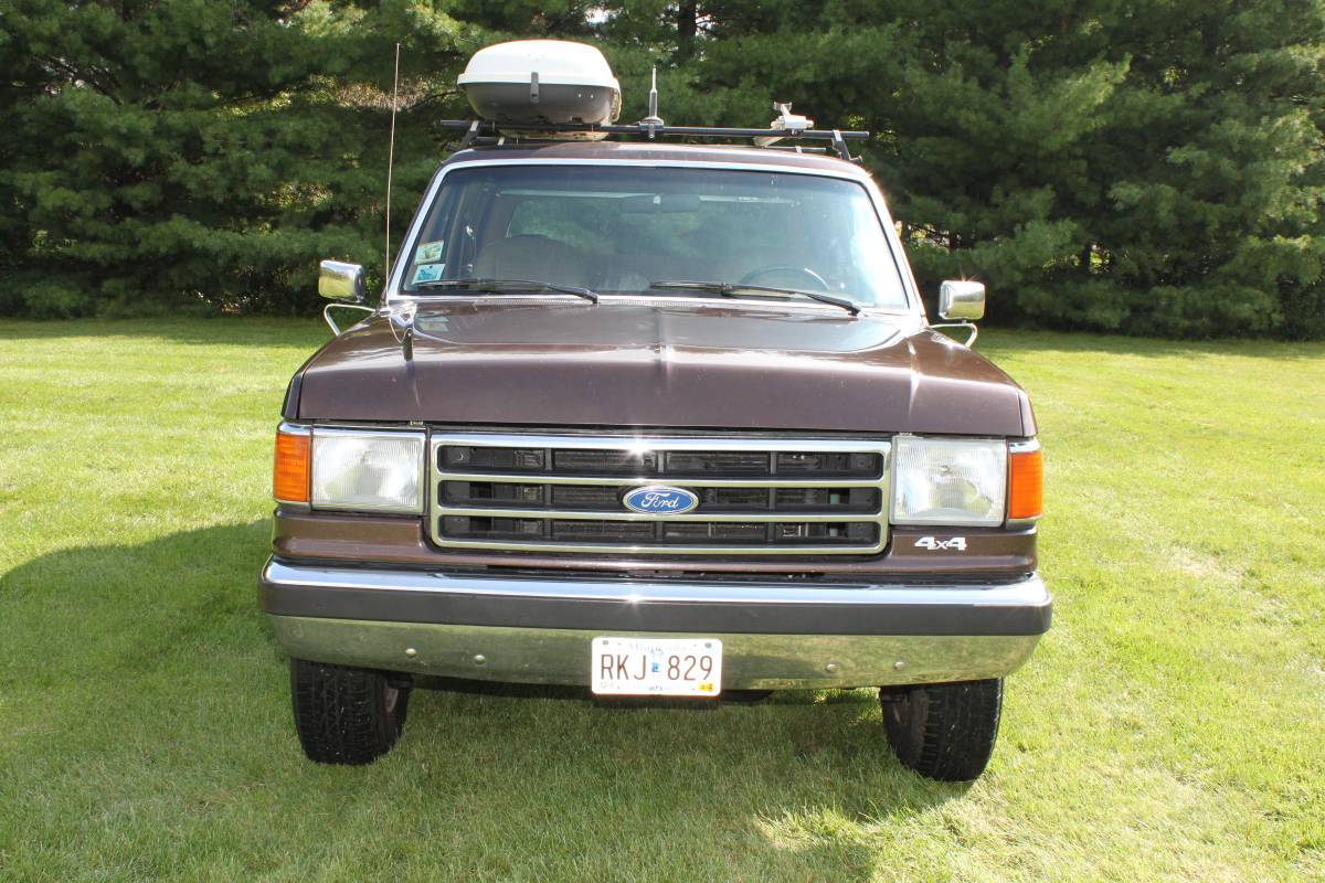 Ford-bronco-xlt-lariat-1989-13