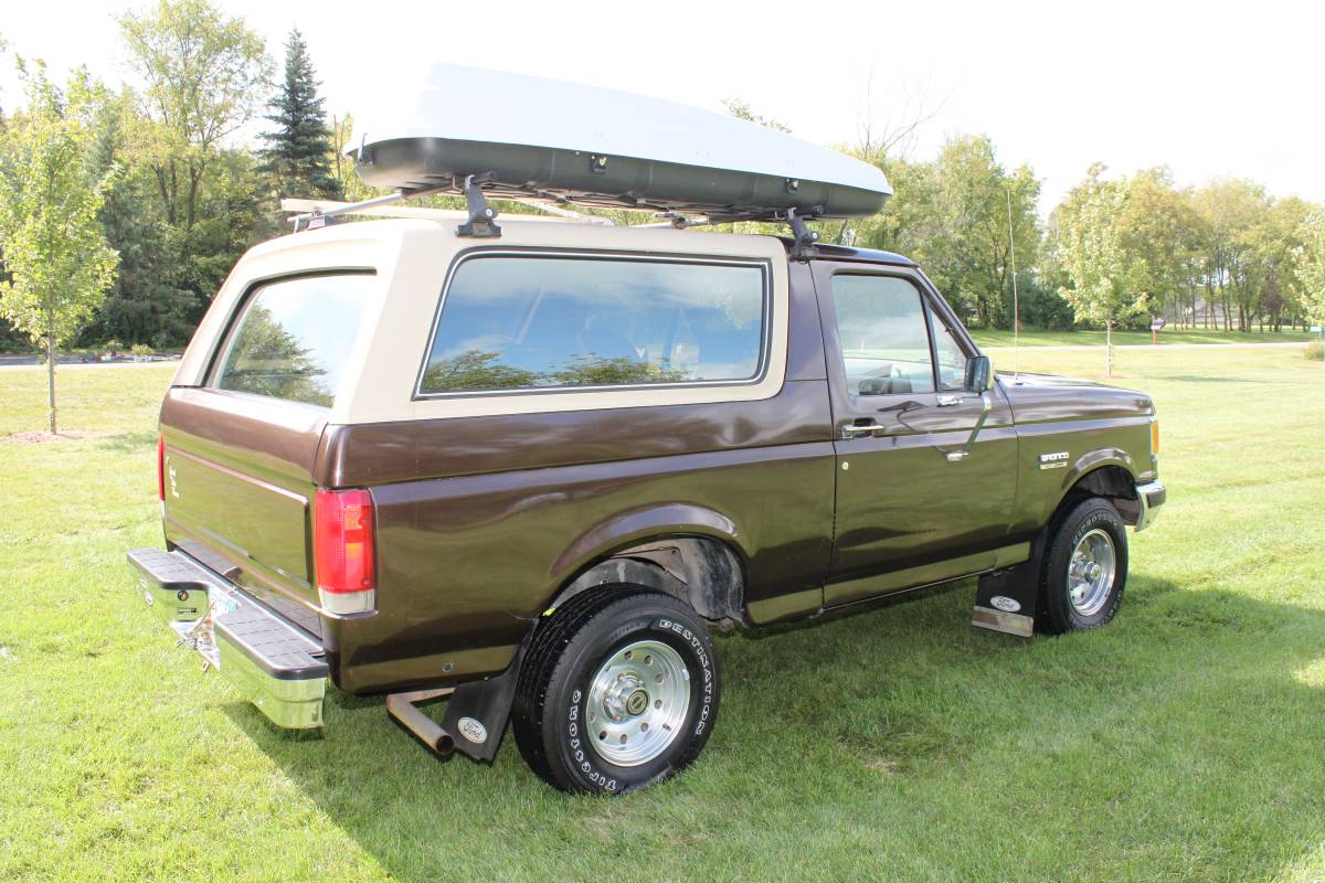 Ford-bronco-xlt-lariat-1989-15