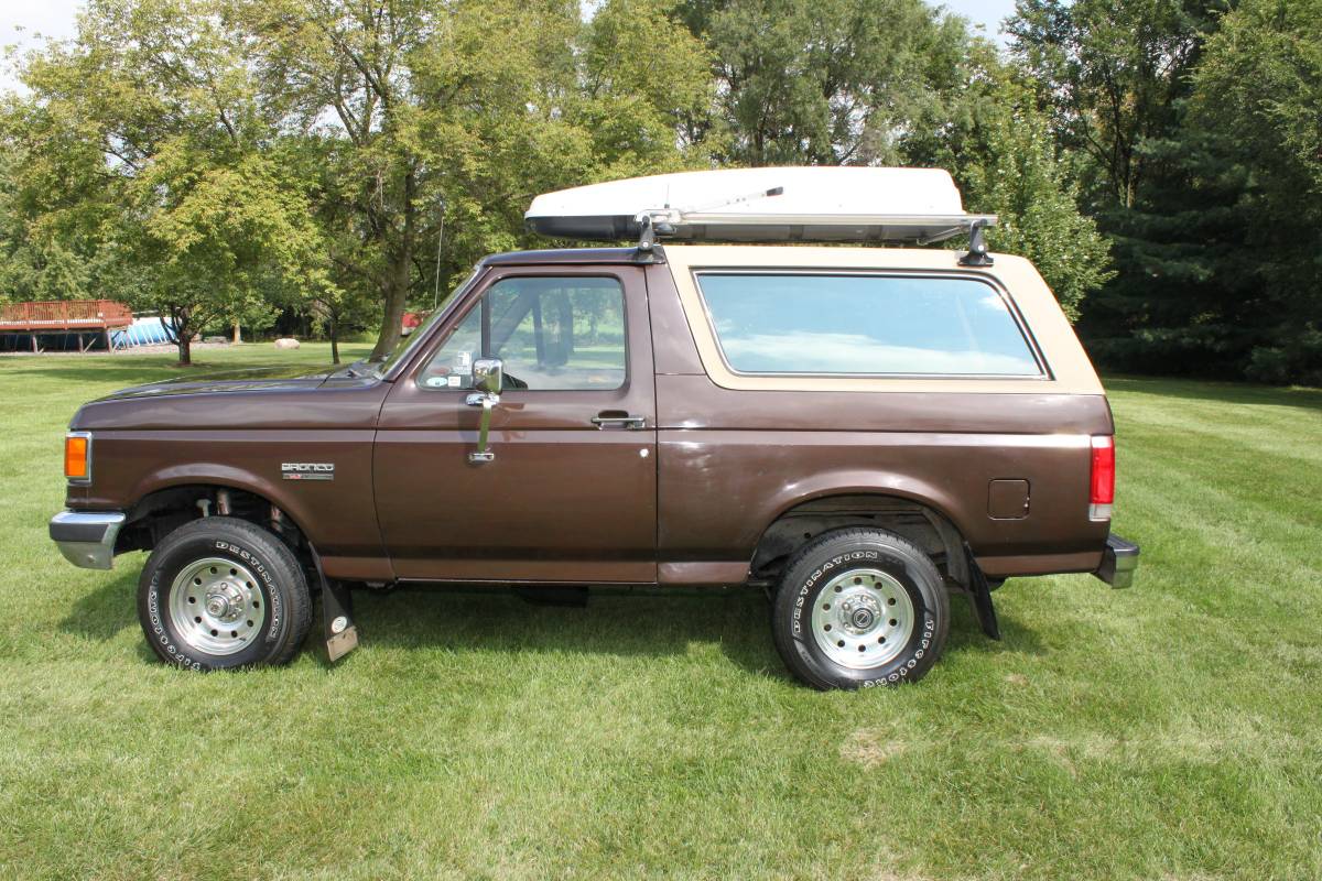 Ford-bronco-xlt-lariat-1989-17