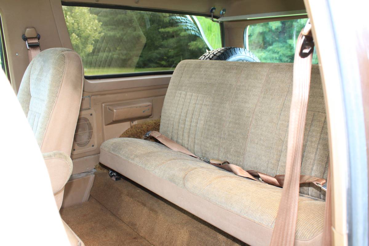 Ford-bronco-xlt-lariat-1989-2