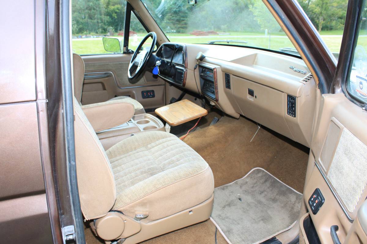 Ford-bronco-xlt-lariat-1989-5