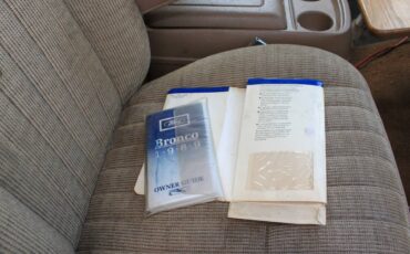 Ford-bronco-xlt-lariat-1989-6