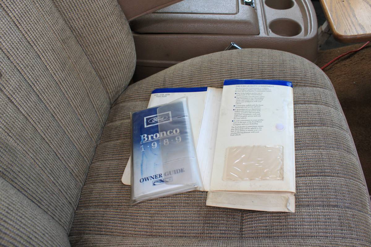 Ford-bronco-xlt-lariat-1989-6