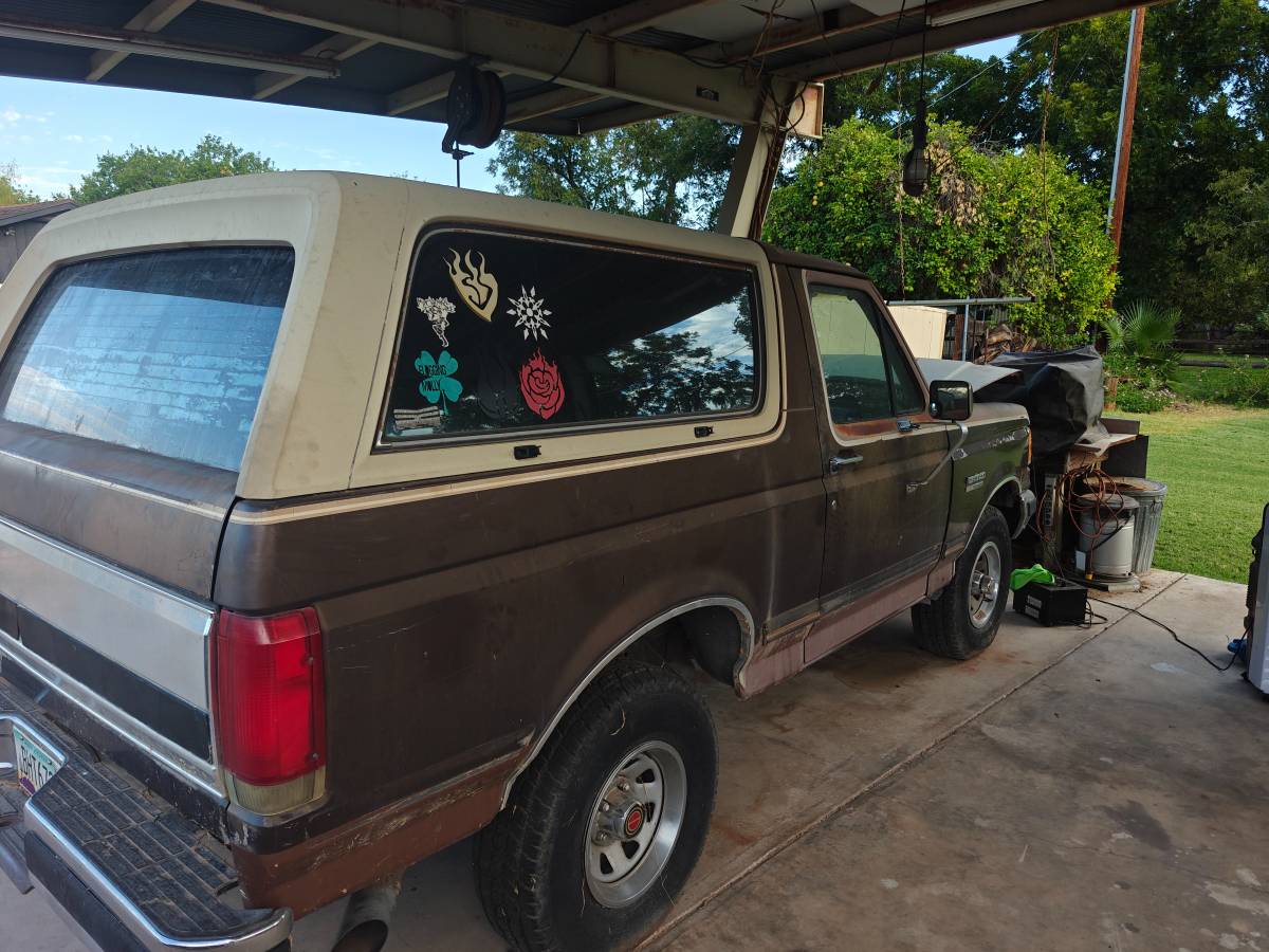 Ford-bronco.-1990-brown-10