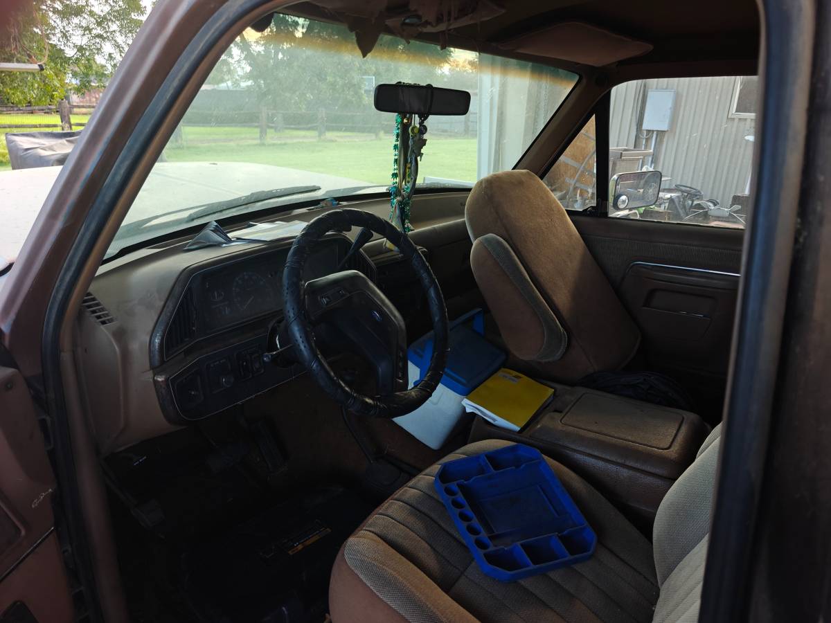 Ford-bronco.-1990-brown-8