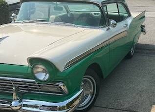 Ford-club-victoria-1957-green-2
