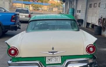 Ford-club-victoria-1957-green-21