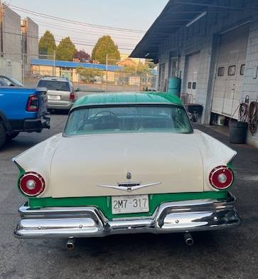 Ford-club-victoria-1957-green-21