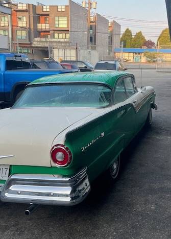 Ford-club-victoria-1957-green-22