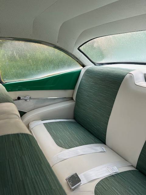 Ford-club-victoria-1957-green-7
