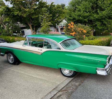 Ford-club-victoria-1957-green