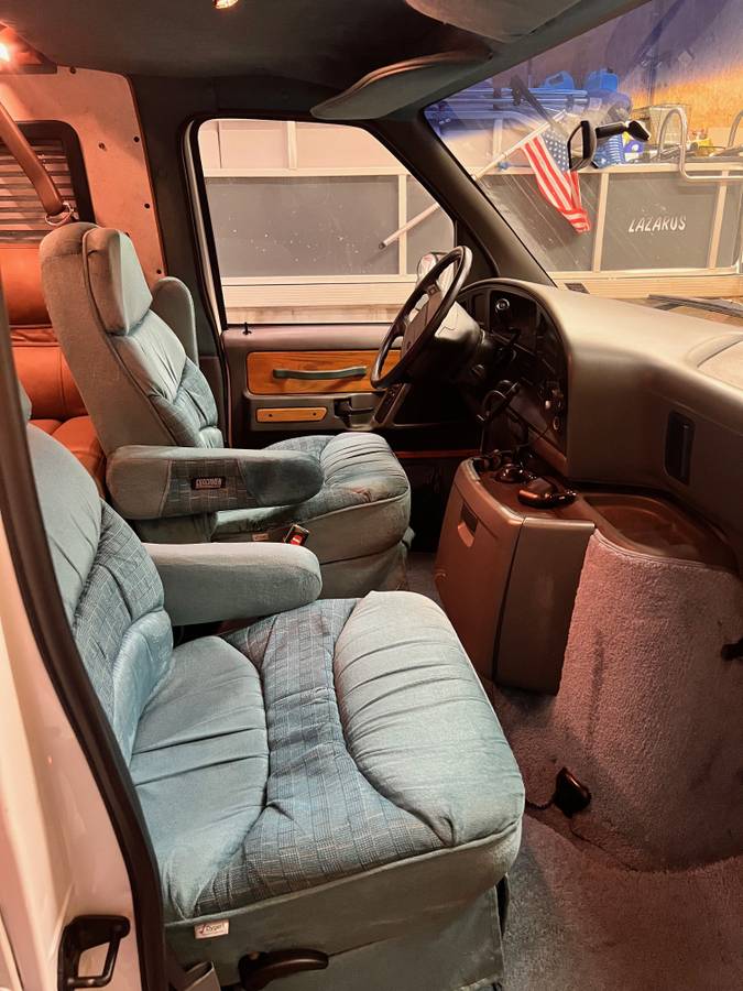 Ford-coachmen-conversion-camper-van-1996-white-10