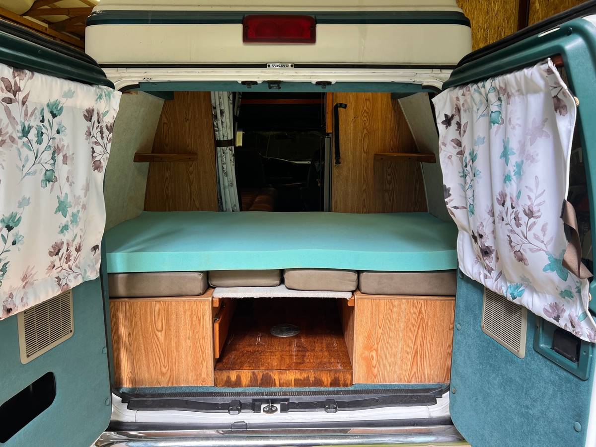 Ford-coachmen-conversion-camper-van-1996-white-16