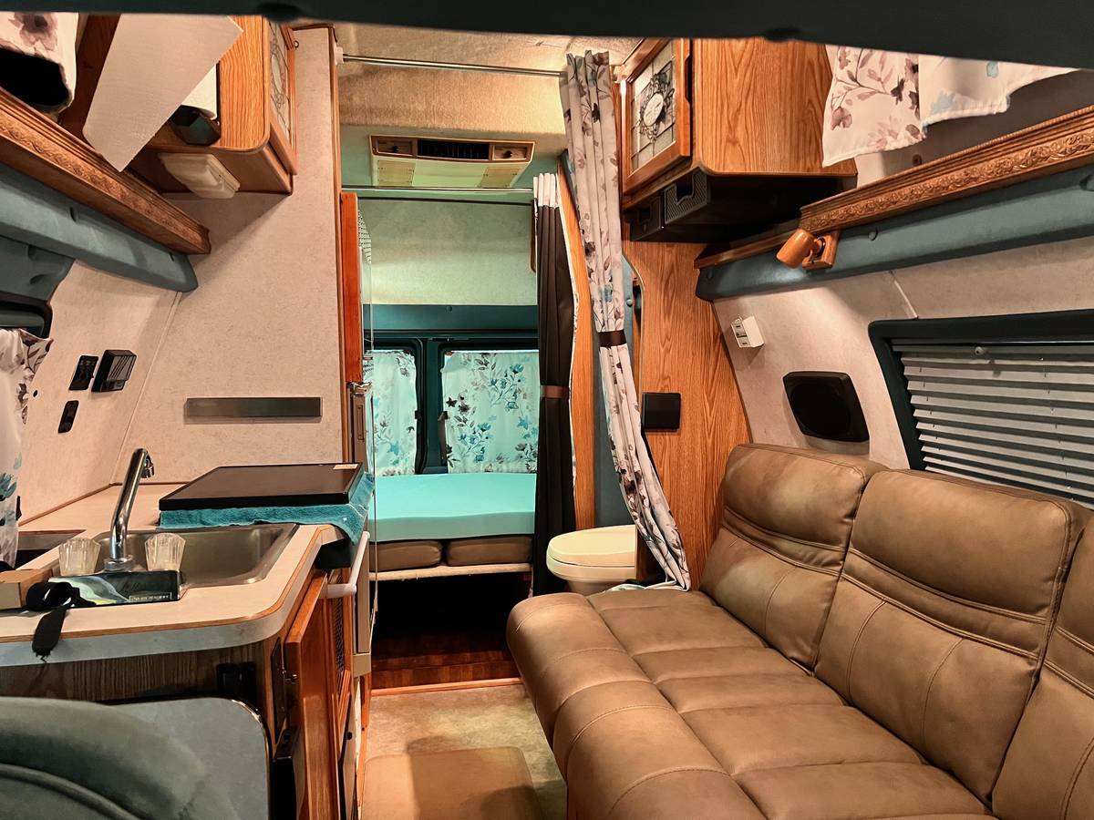 Ford-coachmen-conversion-camper-van-1996-white-2