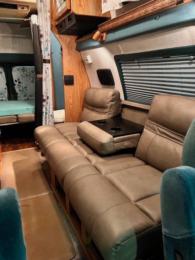 Ford-coachmen-conversion-camper-van-1996-white-3