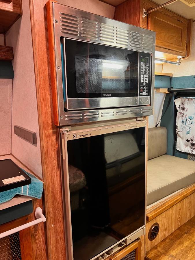 Ford-coachmen-conversion-camper-van-1996-white-5
