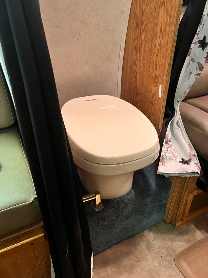 Ford-coachmen-conversion-camper-van-1996-white-6