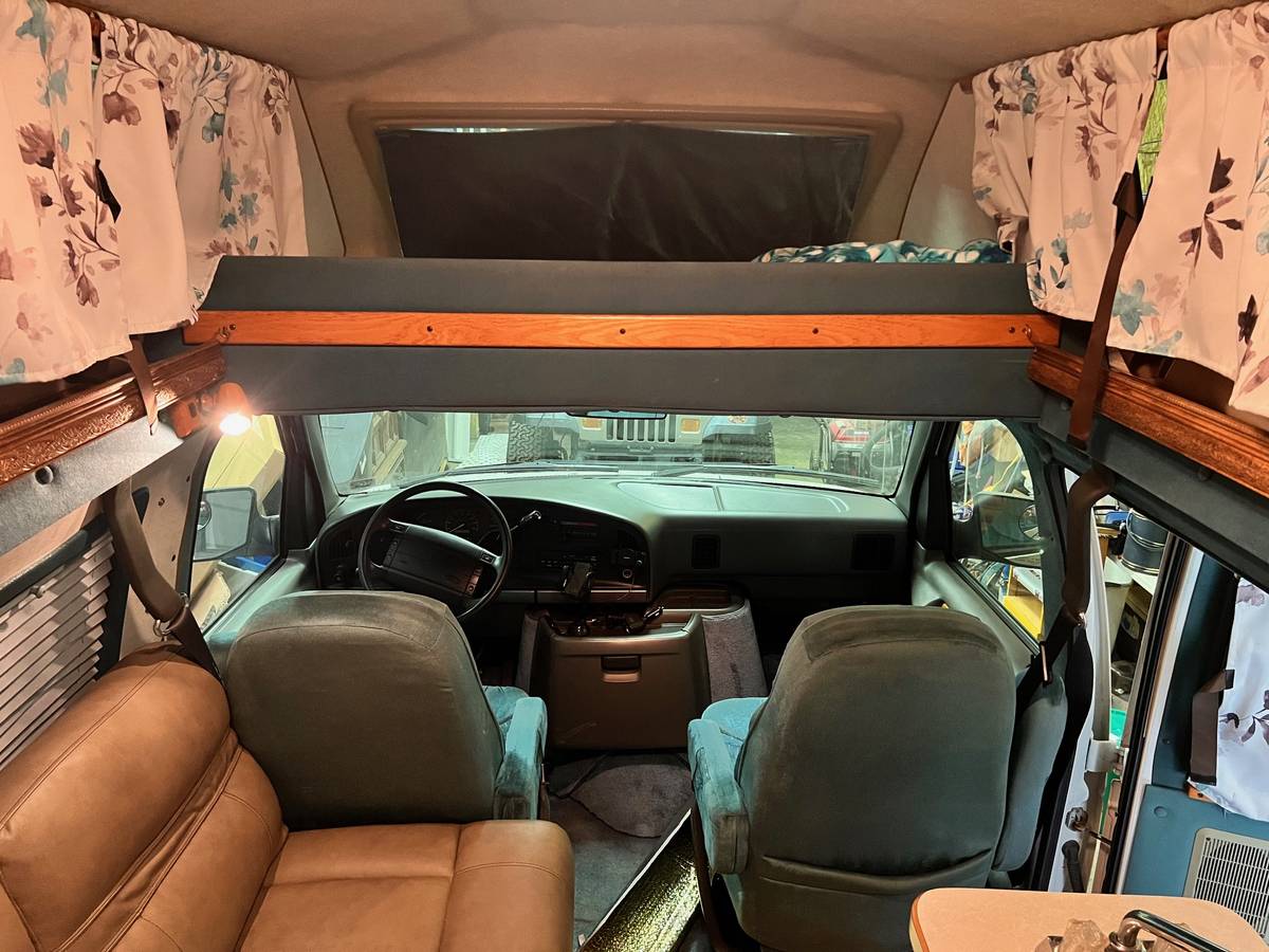 Ford-coachmen-conversion-camper-van-1996-white-8