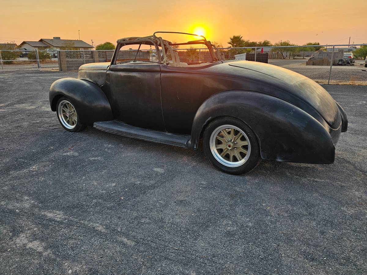 Ford-convertible-1939-black-4