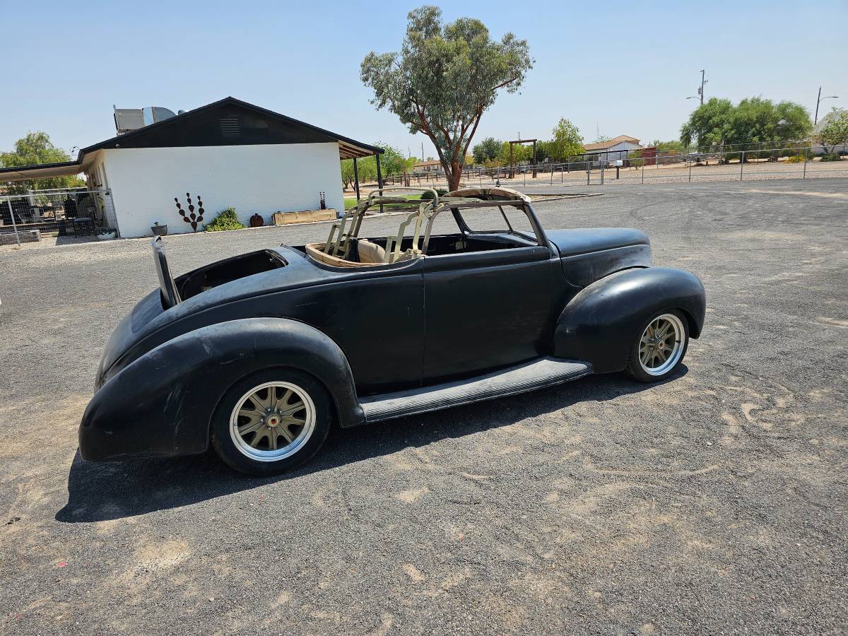 Ford-convertible-1939-black-6