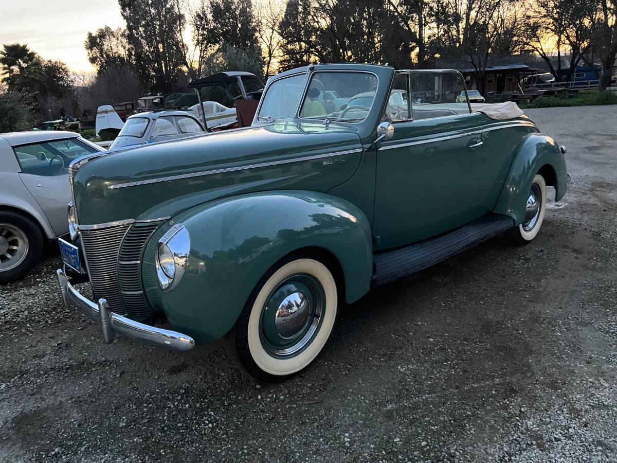 Ford-convertible-1940-3