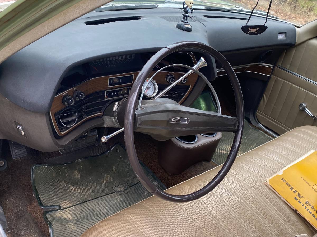 Ford-country-sedan-1969-green-12