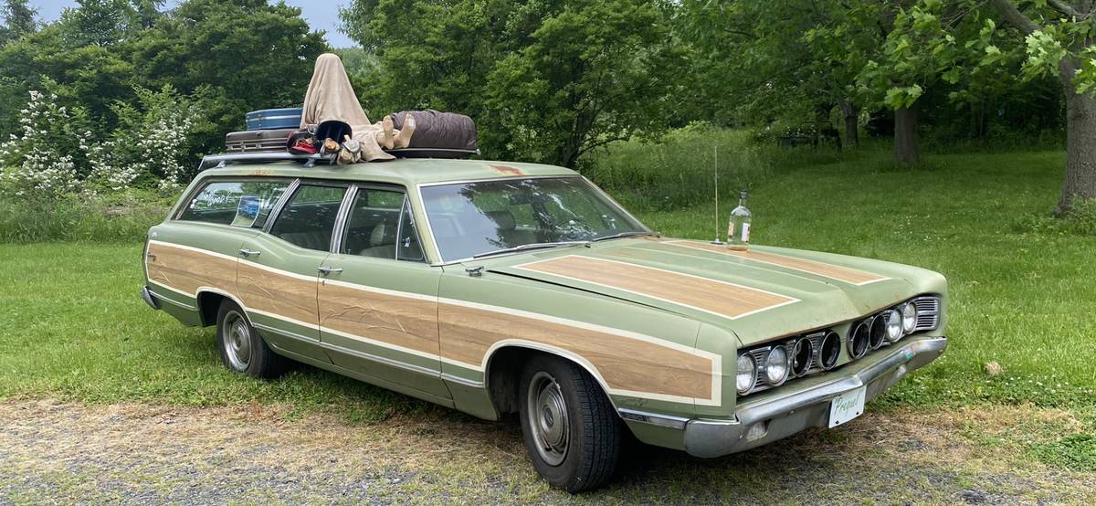 Ford-country-sedan-1969-green-2