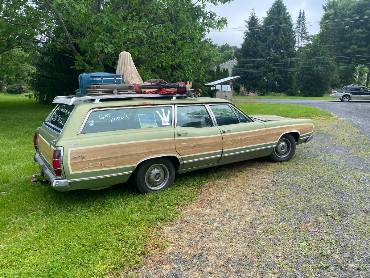 Ford-country-sedan-1969-green-3