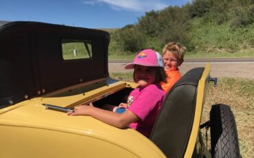 Ford-coup-1931-yellow-4
