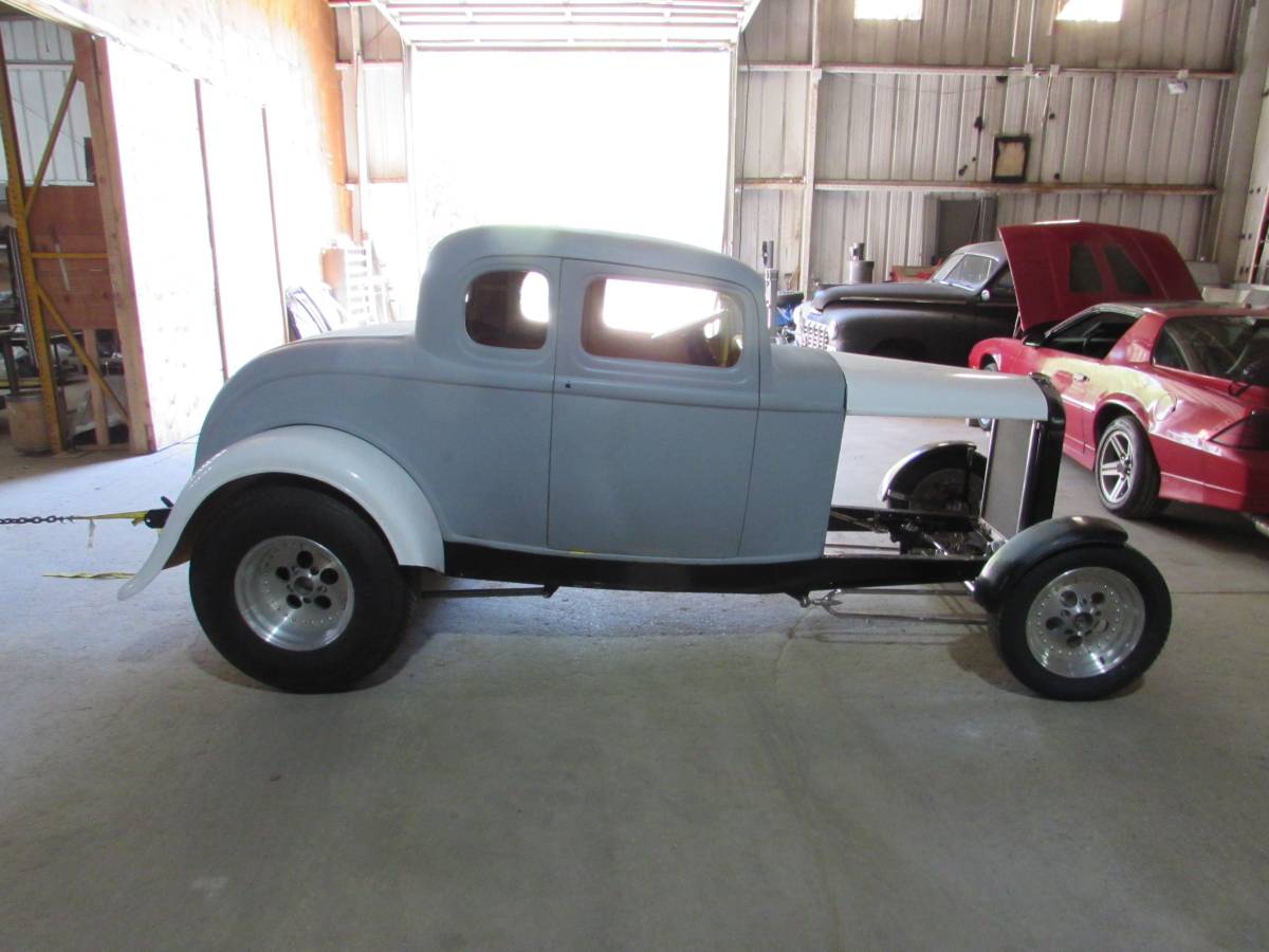 Ford-coupe-1932-grey-8
