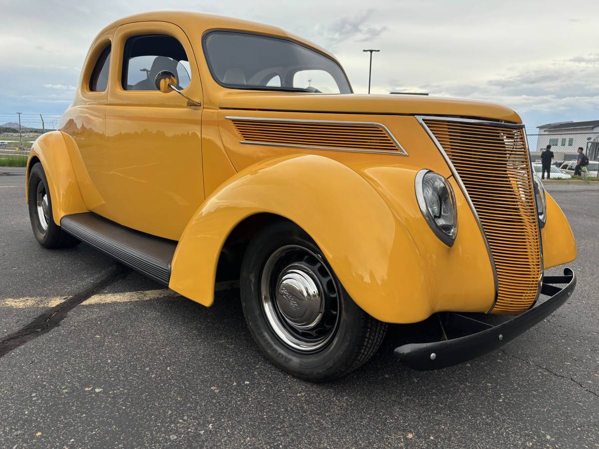 Ford-coupe-1937-yellow-1