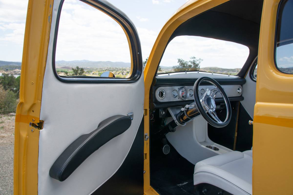 Ford-coupe-1937-yellow-10