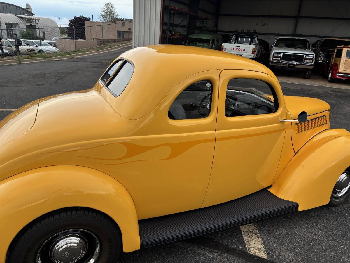 Ford-coupe-1937-yellow-3