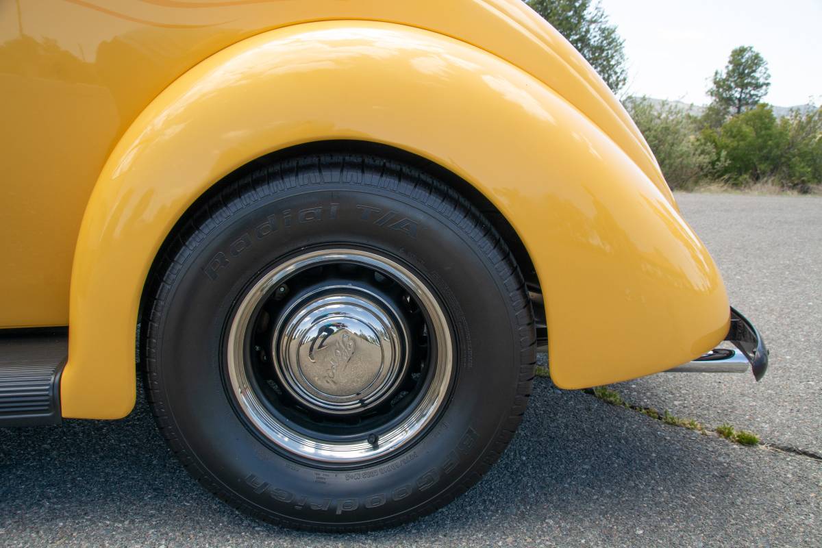 Ford-coupe-1937-yellow-9