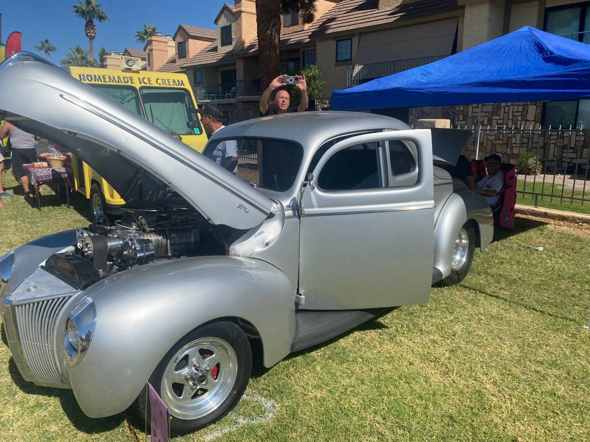 Ford-coupe-1940-silver-12