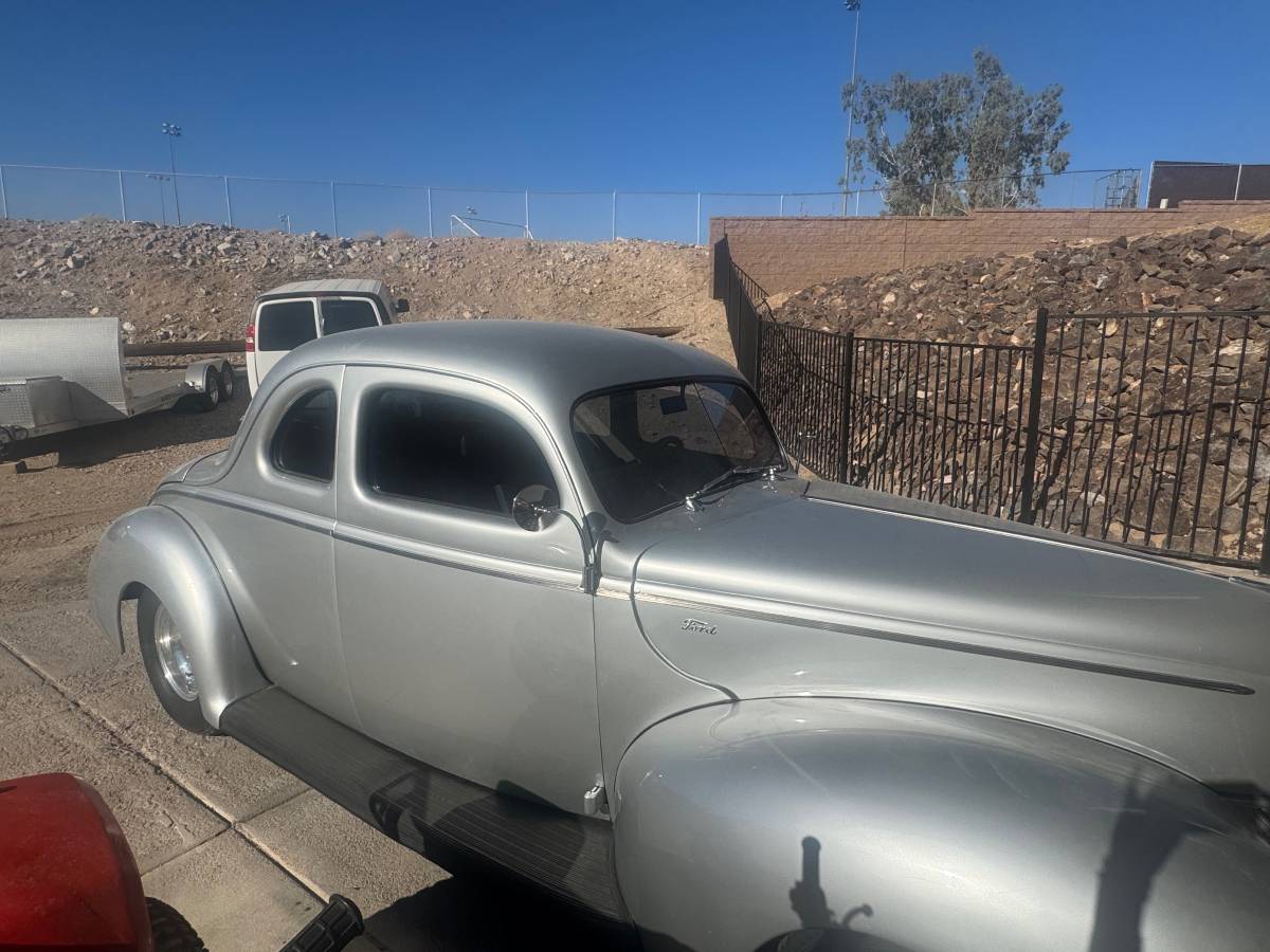 Ford-coupe-1940-silver-2