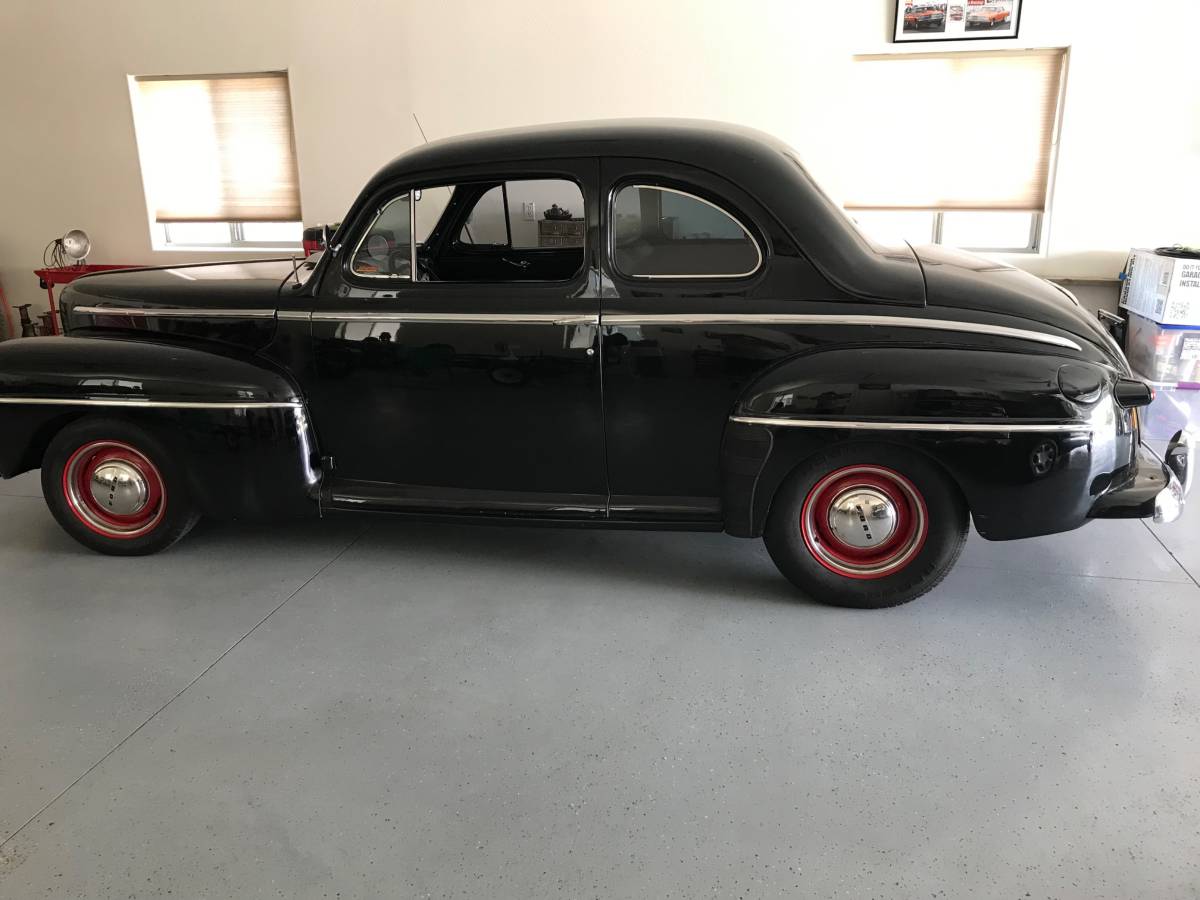 Ford-coupe-1947-black-14