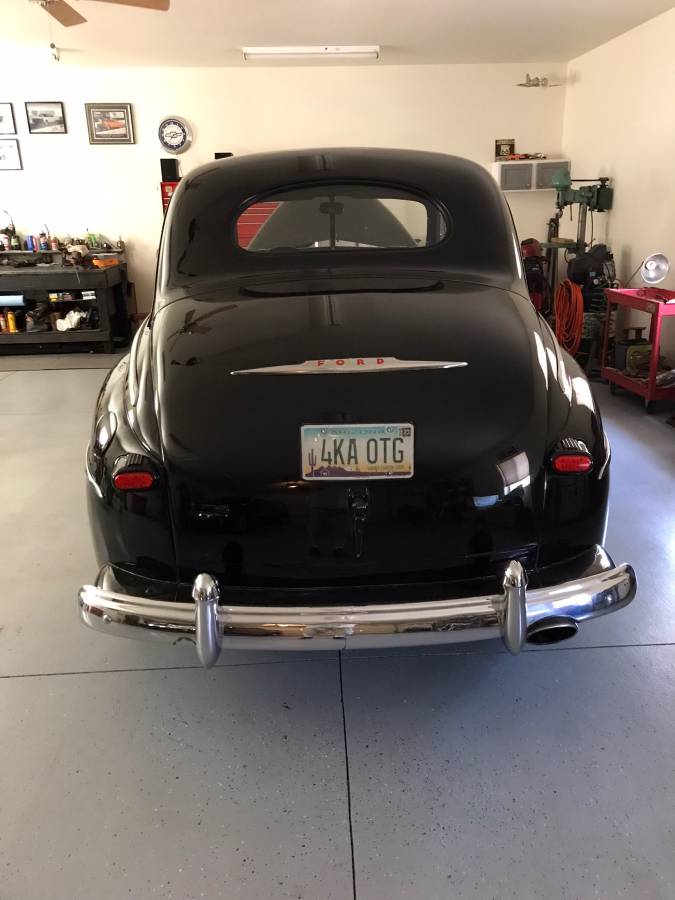 Ford-coupe-1947-black-15