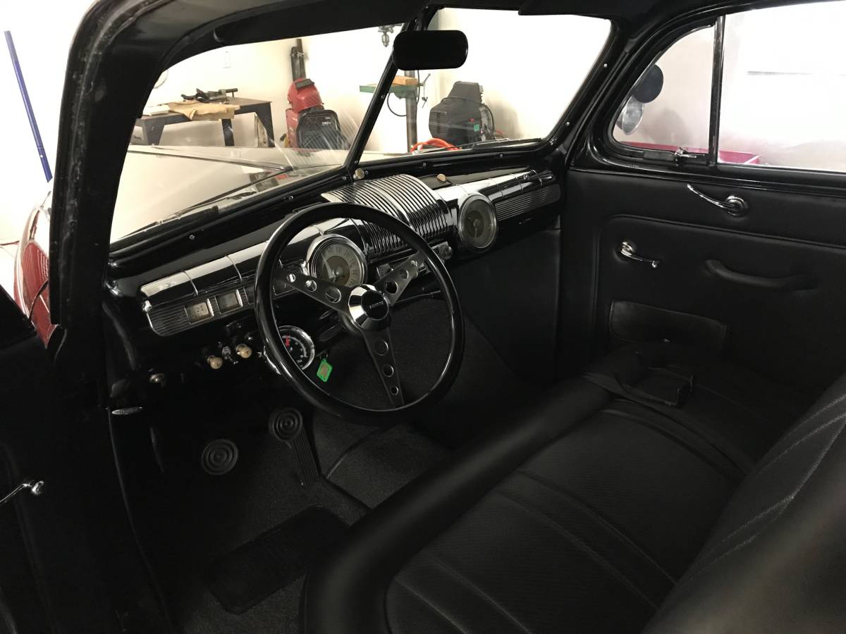 Ford-coupe-1947-black-6