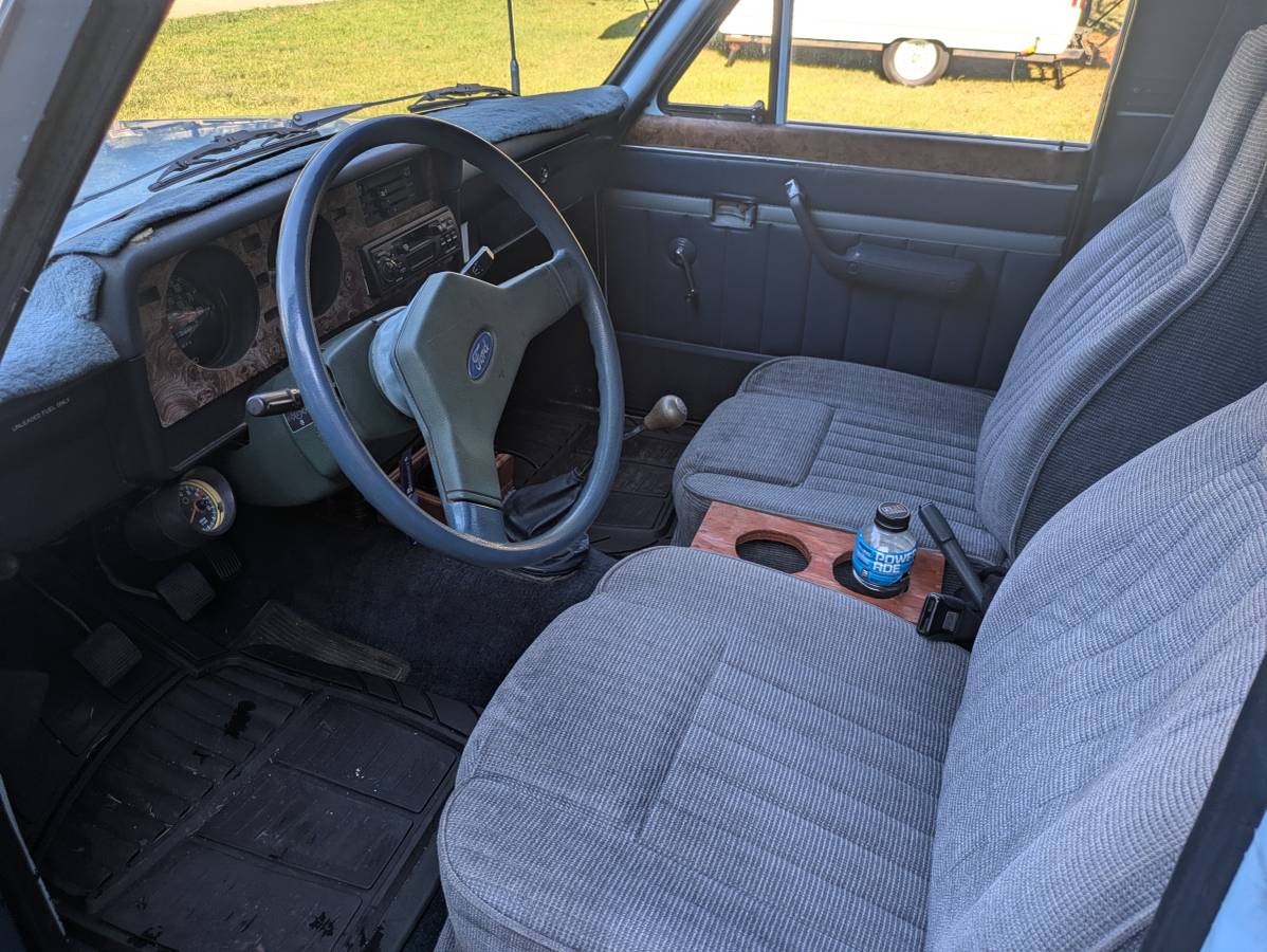 Ford-courier-1982-blue-9