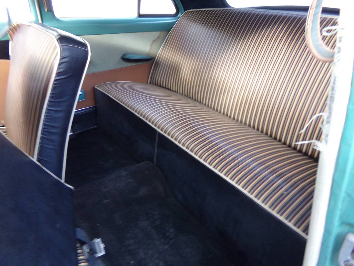 Ford-crestline-1951-green-7