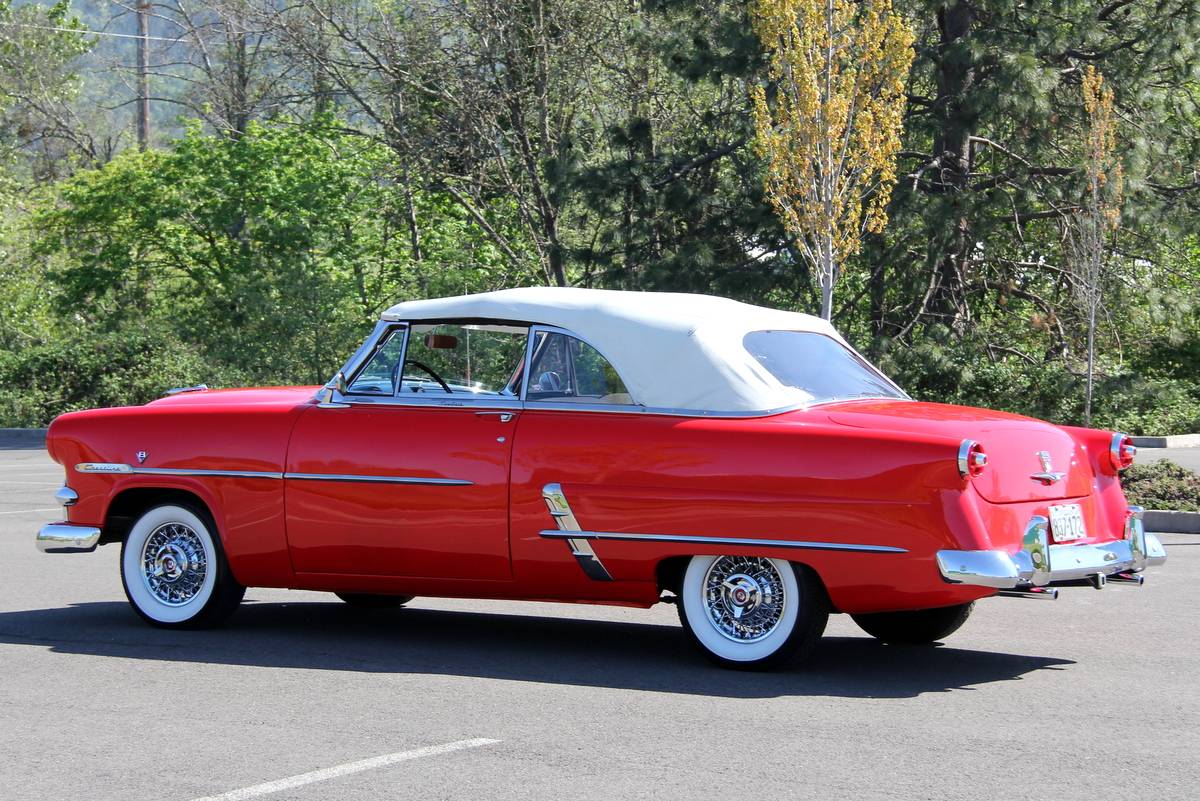 Ford-crestline-convertible-1953-red-7