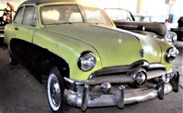 Ford-crestliner-1950-yellow