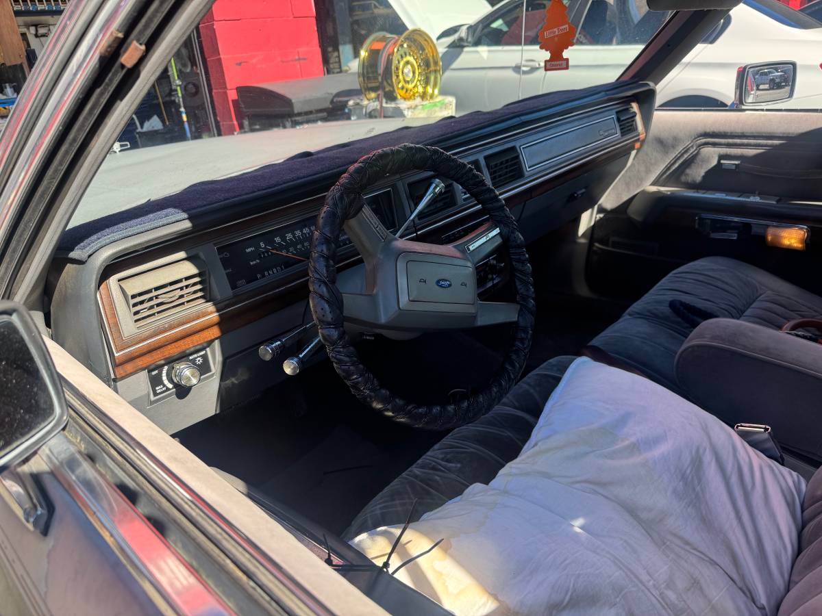Ford-crown-victoria-1988-1