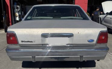 Ford-crown-victoria-1988-4