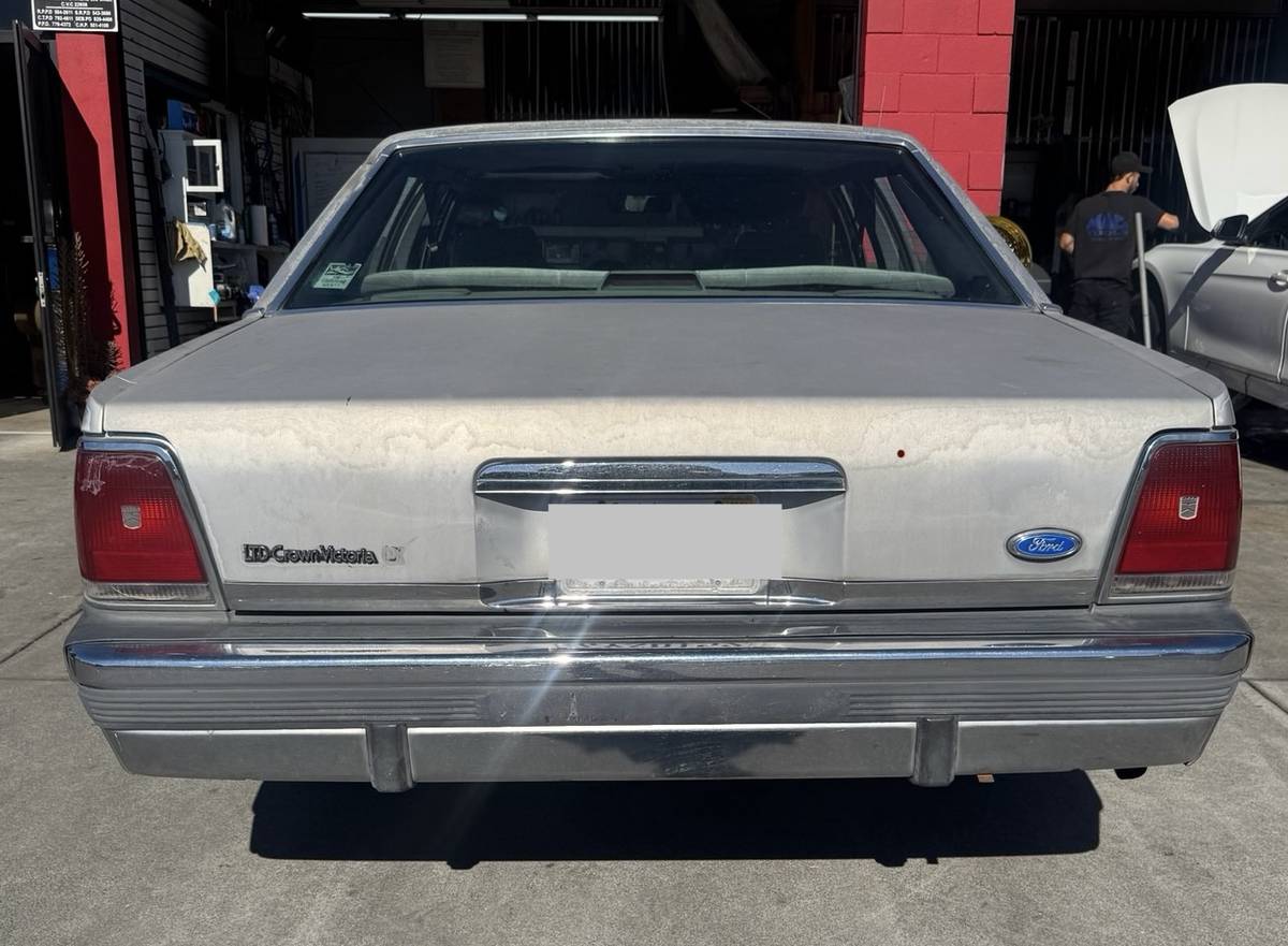 Ford-crown-victoria-1988-4